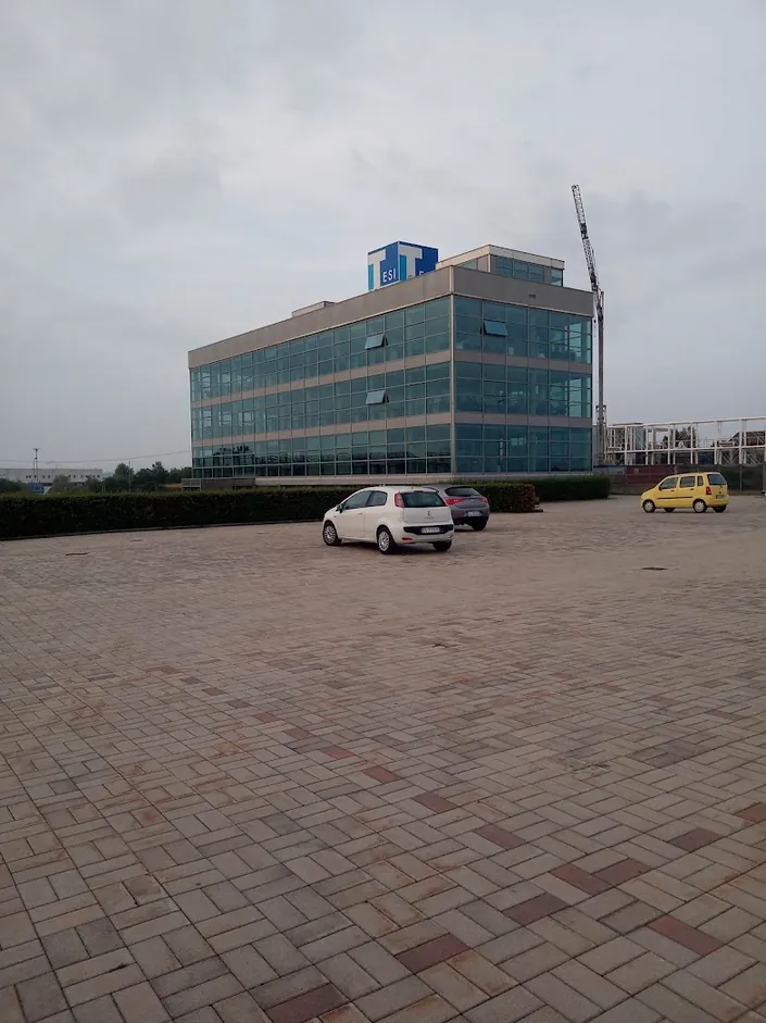 TESISQUARE – Bra HQ